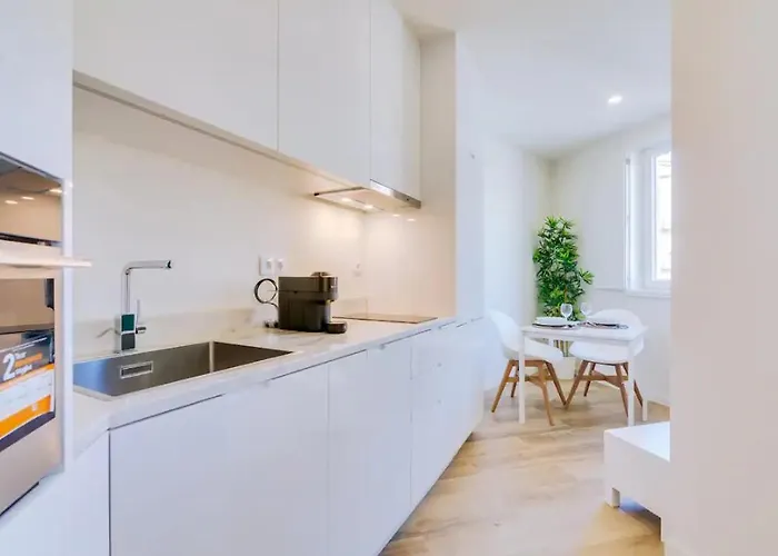 Graceful Studio Apartment G121